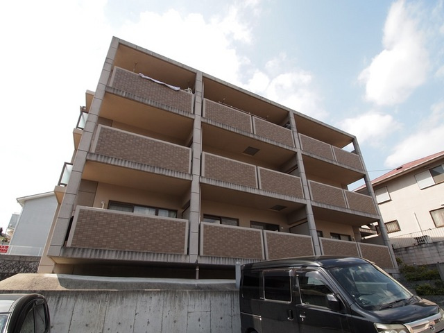 エスポワール三郷の外観