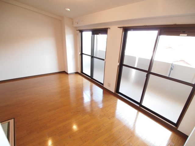 エスポワール三郷の居間・リビング