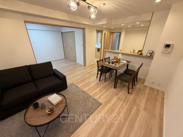 エクレール高崎の居間・リビング|大きいソファーがおける広々リビング