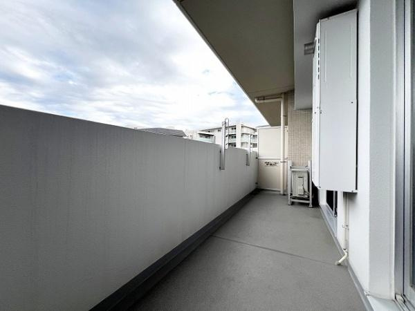 【バルコニー】 | クレッセント高津レジデンス | 日当たりのよいバルコニー