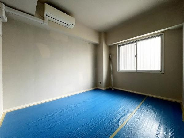 【洋室】 | クレッセント高津レジデンス | 2025.12.25撮影　リフォーム中
約6.3帖洋室