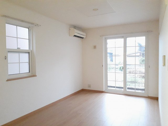 メゾン　ファミーユⅠＡの居間・リビング|こちらのリビングで趣味の時間をお楽しみください