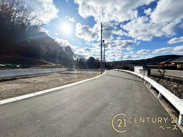 生駒市萩の台 ２号棟 ／新築一戸建の前面道路含む現地写真|■現地撮影写真■落ち着いた雰囲気の閑静な住宅地内です！