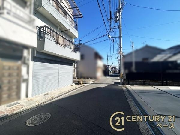 大和高田市永和町　一戸建の前面道路含む現地写真|■現地撮影写真■前面道路は広々でお車の出し入れも楽々！