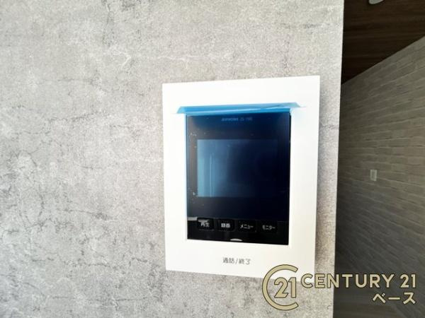 生駒市萩の台 ３号棟 ／新築一戸建の内装|■ＴＶモニター付きインターホンで防犯対策もバッチリ！来客も一目でわかり安心です！