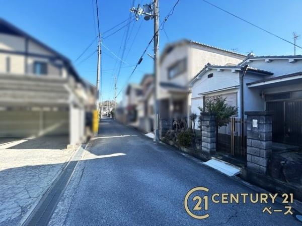 大和高田市池田　一戸建の前面道路含む現地写真|小・中学校まで徒歩圏内とお子様の通学も安心！