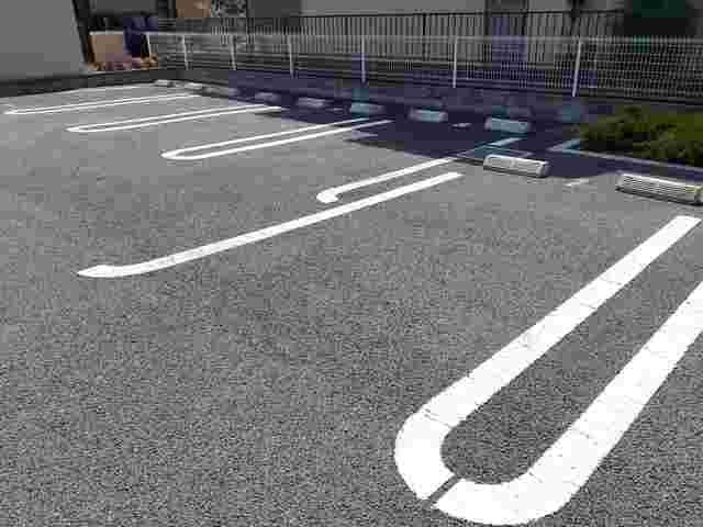 フェアリーの駐車場