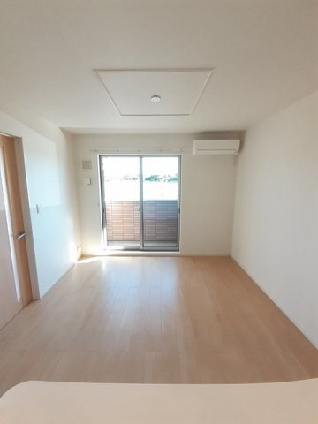 プリムローズ　ガーデンヴィラＡの居間・リビング