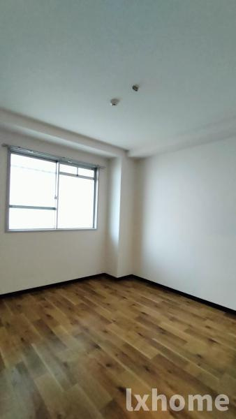 天王タウンハイツの寝室|広くて明るい寝室