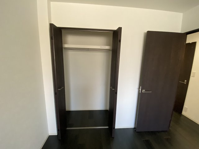 ビバリーヒルズの収納|※イメージ写真です。クローゼットではなく、オープン収納となります。