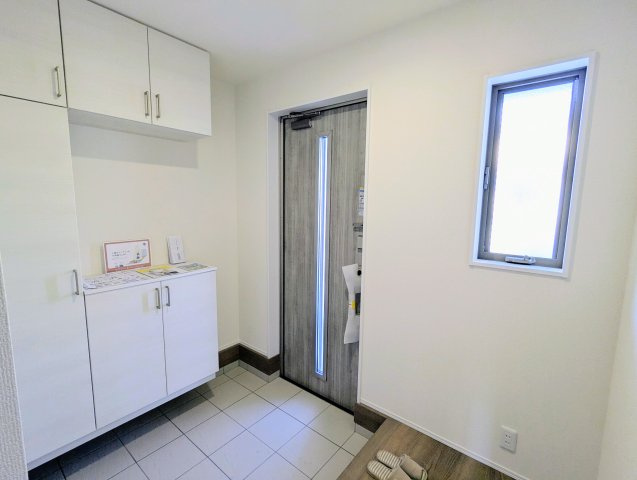 瀬戸市ひまわり台　全3棟の玄関