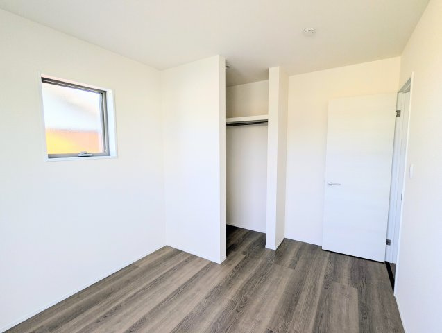 瀬戸市ひまわり台　全3棟の洋室