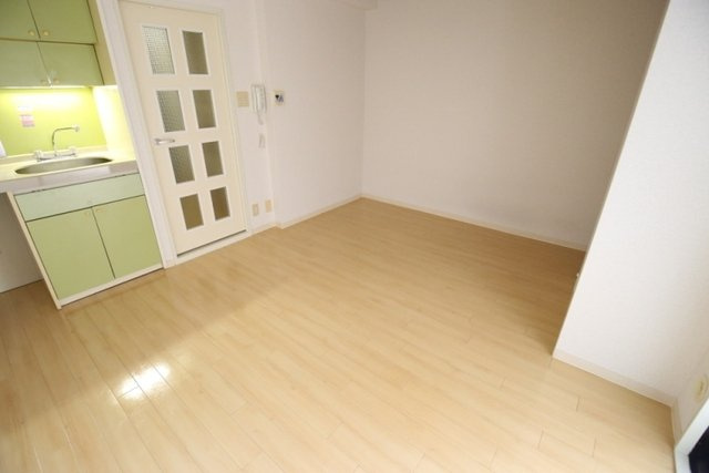 横浜平沼ダイカンプラザ三号館の洋室|きれいな洋室です