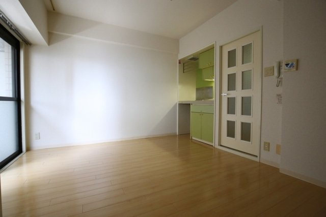 横浜平沼ダイカンプラザ三号館の洋室|落ち着いた色調の洋室です