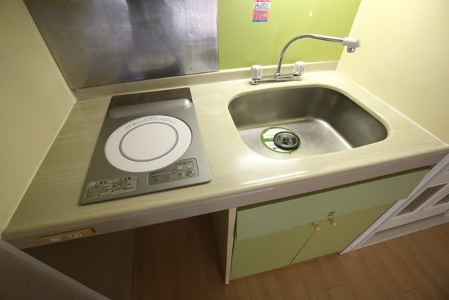 横浜平沼ダイカンプラザ三号館のキッチン|1口IHコンロ