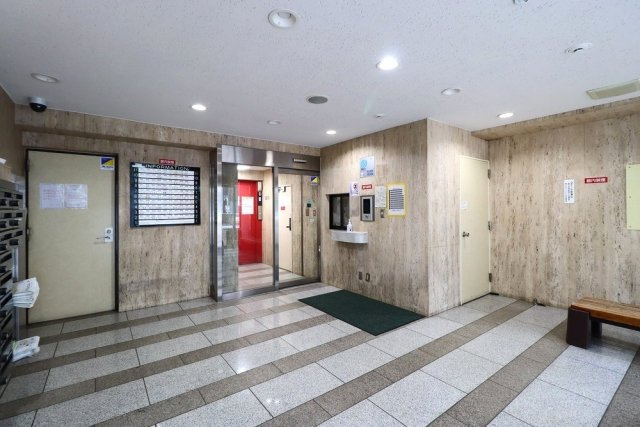 横浜平沼ダイカンプラザ三号館のエントランス|エントランスです