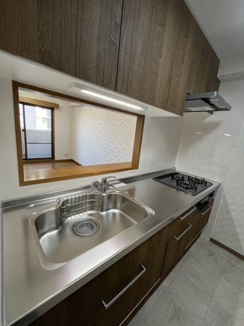 サンヴェール北浦和のキッチン|システムキッチン（3口ガスコンロ・グリル付）