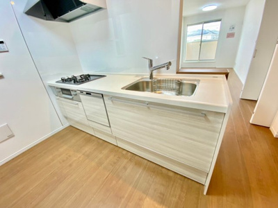 【その他】 | 川崎2棟 | 施工例：食洗機・蛇口一体型浄水器付き、吊戸棚も付いて収納力がございます