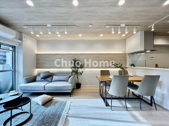 シティコープ豊洲のキッチン|視界に広がりを生むオープンなキッチン。料理や片付けをしながら、家族との会話を楽しんだり、リビングで遊ぶ子どもを見守れます。ご見学時には家具の配置などもイメージしながらぜひご覧になって見て下さい。