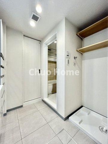 シティコープ豊洲のランドリースペース|【ランドリースペース】担当者がスケールを持ち歩いておりますので、ご見学時には現在お使いの洗濯機などがきちんと収まるかなどもチェックして下さい。見学前に測っておくと非常に便利だと思います。