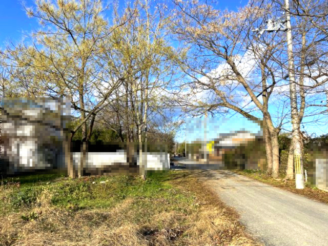 高島市安曇川町下小川99坪売地の前面道路含む現地写真