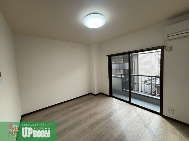 サンコーポ八幡の居間・リビング