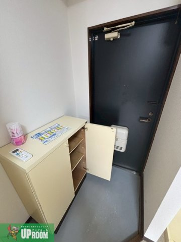 サンコーポ八幡の玄関