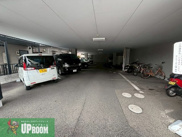 サンコーポ八幡の駐車場