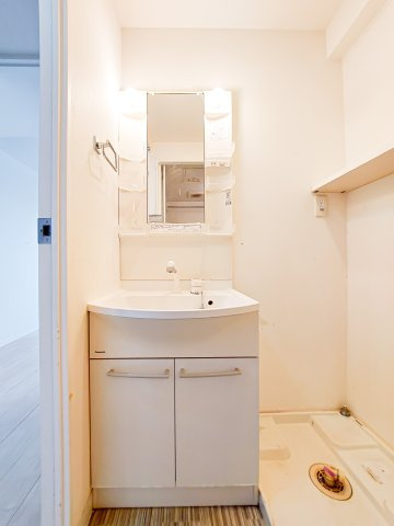 サヴォイ　ル・パシフィーク　2階の独立洗面台|別号室です。現状優先になります。