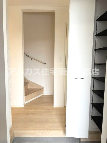 新座市大和田５丁目 武蔵野線 新座駅 新築戸建の玄関