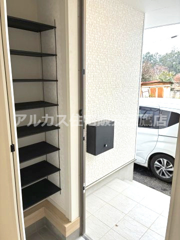 新座市大和田５丁目 武蔵野線 新座駅 新築戸建の玄関