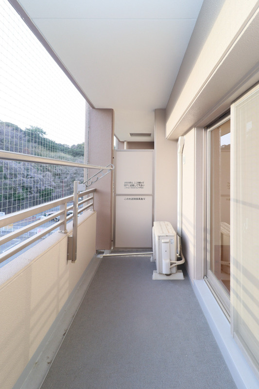 サヴォイグランデス　3階のバルコニー|別号室のものになります。現状優先。