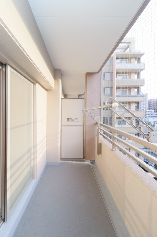 サヴォイグランデス　3階のバルコニー|別号室のものになります。現状優先。