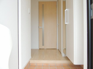 【玄関】 | コリーナ木田余Ⅰ | 明るい玄関です