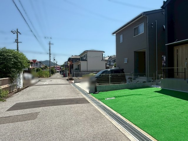 いの町枝川　未入居戸建の前面道路含む現地写真