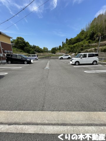 【駐車場】 | ルーチェ・スバル | 車をお持ちの方に嬉しい駐車場付きの物件です