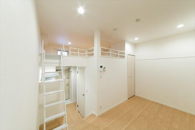 川崎市多摩区菅仙谷１丁目のアパートの居間・リビング