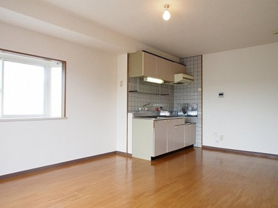 【居間・リビング】 | アクロポリスⅡ | ゆったりとした居間です