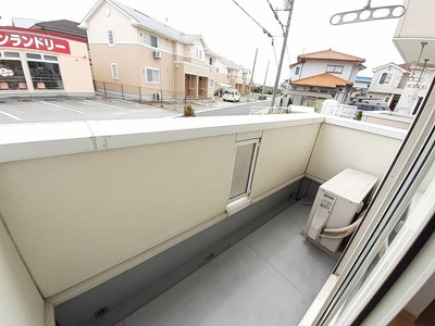 【バルコニー】 | ラ・ペッシェＮ | 開放的で明るい空間を演出してくれるバルコニーです