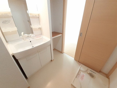 【洗面所】 | ラ・ペッシェＮ | 明るい洗面所です