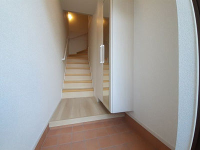 【玄関】 | リヴィエール・デュアルＢ | 明るい玄関です