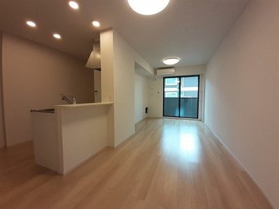 【居間・リビング】 | シャルマンヴィレッジ　Ｂ | ゆったり過ごせる居間です