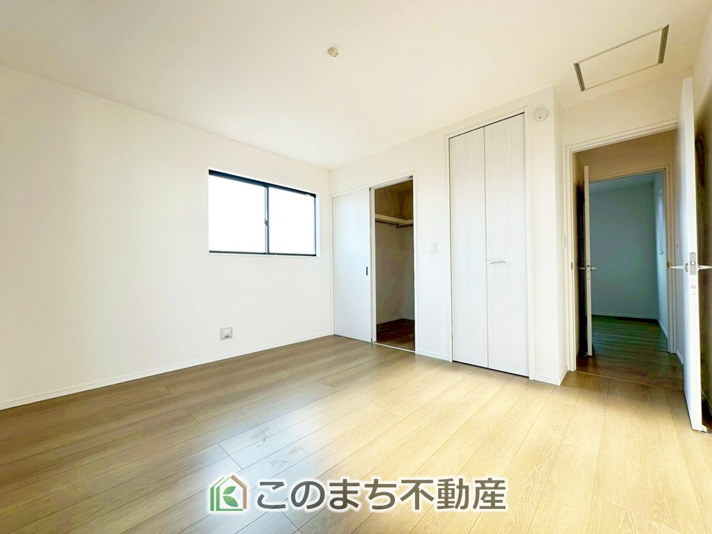 ハートフルタウン宇都宮市若草5丁目2698番の洋室|陽光がふんだんに降り注ぐお部屋です。陽だまりの空間で、プライベートなお家時間も快適にお過ごしいただけます♪
