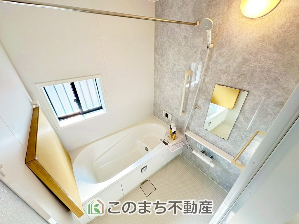 ハートフルタウン宇都宮市若草5丁目2698番の浴室|"ゆったり１坪バスには換気・乾燥・暖房機能付き！！
大人も足を伸ばせるゆったり浴槽！！
ご家族皆さんで入っても、一人でゆっくり入っても一日の疲れを癒してくれるお風呂です！！"
