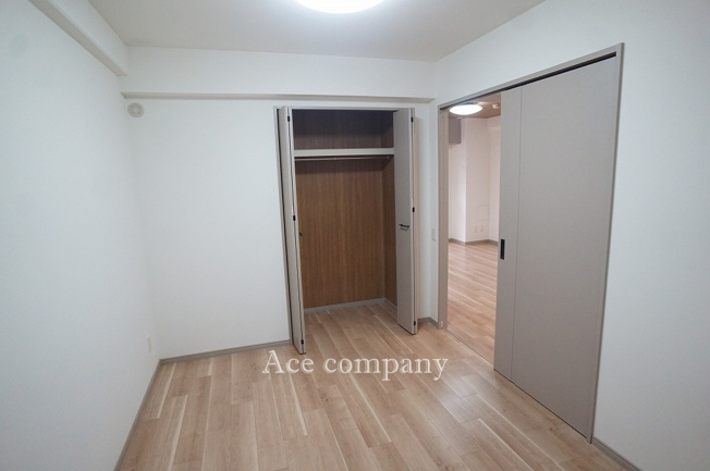 【内装】 | 八戸ノ里第3ガーデンハイツA棟 | 【納戸5.5帖】クローゼット完備です♪