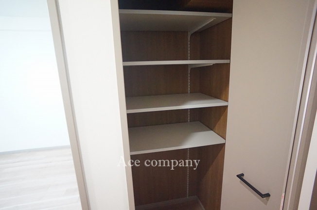 【収納】 | 八戸ノ里第3ガーデンハイツA棟 | 廊下にある収納です♪