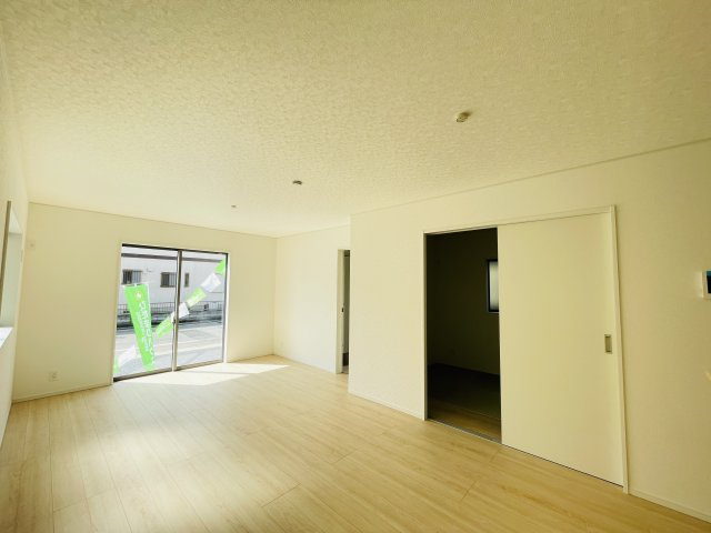【居間・リビング】 | 熊谷市赤城町第3　クレイドルガーデン　新築戸建　全2棟　2号棟