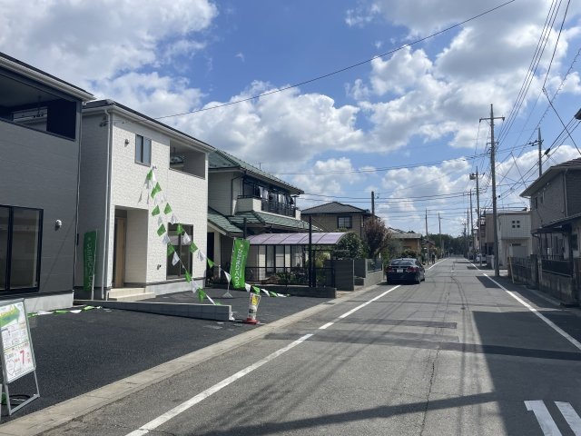 【前面道路含む現地写真】 | 熊谷市赤城町第3　クレイドルガーデン　新築戸建　全2棟　2号棟
