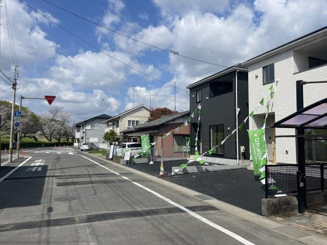 【前面道路含む現地写真】 | 熊谷市赤城町第3　クレイドルガーデン　新築戸建　全2棟　2号棟