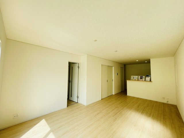【居間・リビング】 | 熊谷市赤城町第3　クレイドルガーデン　新築戸建　全2棟　2号棟
